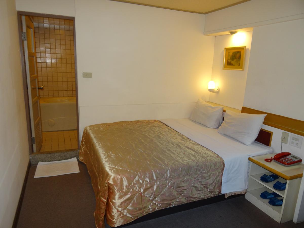 Jia Xin Hotel Kota Chiayi Bagian luar foto